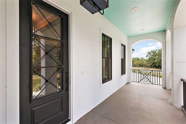 6905 Clayton St, Mount Dora, FL 32757 - entrance to property featuring stucco siding