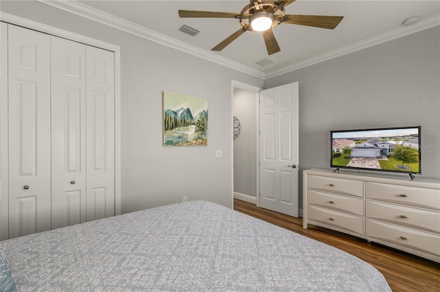 8492 Hartford Way, Mount Dora, FL 32757 - bedroom with dark wood-type flooring, ornamental molding, a closet, and ceiling fan