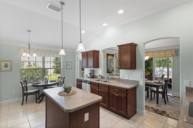 1140 Eureka Mill Run, The Villages, FL 32162 - kitchen with a sink, ornamental molding, visible vents, arched walkways, and a kitchen island