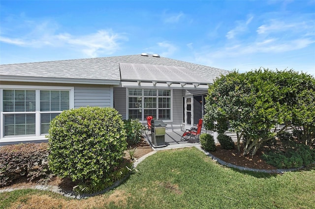 1140 Eureka Mill Run, The Villages, FL 32162 - back of property with a patio area and a lawn
