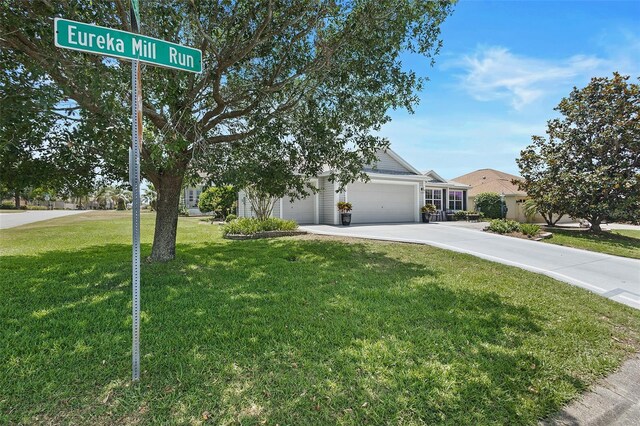 1140 Eureka Mill Run, The Villages, FL 32162 - view of front of house featuring a front lawn, driveway, and an attached garage