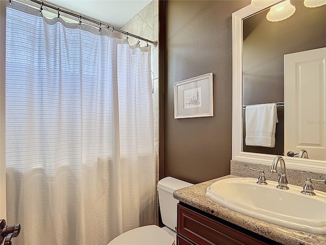 1842 Lake Ridge Dr, The Villages, FL 32162 - full bath featuring vanity, a textured wall, toilet, and curtained shower