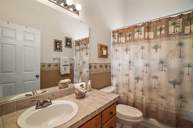full bath featuring vanity, wainscoting, curtained shower, and toilet