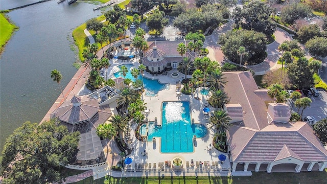 2641 Meadow View Ct, Kissimmee, FL 34746 - aerial view of property's location featuring a pool and a large body of water