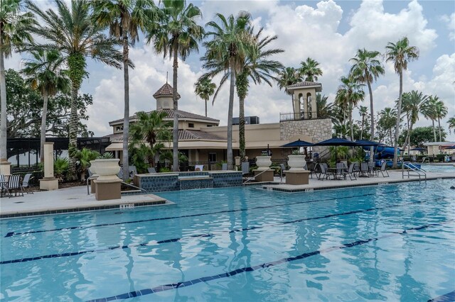 2641 Meadow View Ct, Kissimmee, FL 34746 - community pool with a patio area