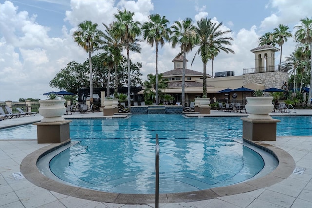 2641 Meadow View Ct, Kissimmee, FL 34746 - community pool featuring a patio area