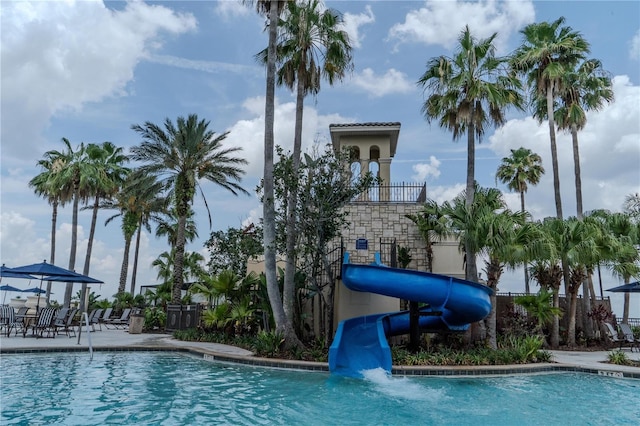 2641 Meadow View Ct, Kissimmee, FL 34746 - community pool featuring a water slide