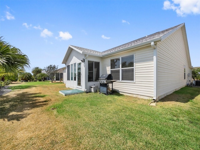951 Chapman Loop, The Villages, FL 32162 - back of house featuring a yard and roof with shingles