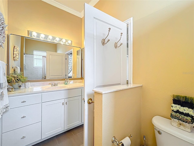 1473 Lakemist Ln, Clermont, FL 34711 - bathroom with crown molding, toilet, and vanity