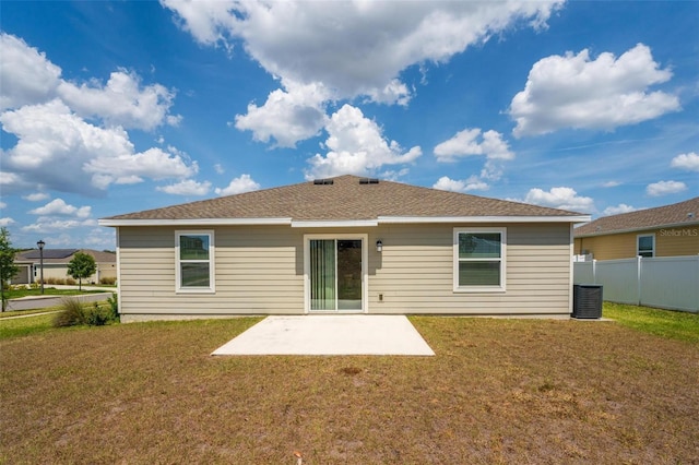 5354 Travertine St, Mount Dora, FL 32757 - rear view of property featuring fence, a patio, and a yard