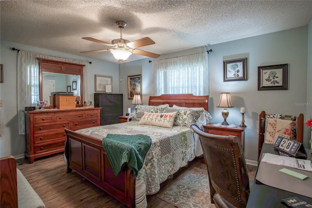 616 Third Ave, Lady Lake, FL 32159 - bedroom with dark wood-type flooring, a ceiling fan, a textured ceiling, and baseboards