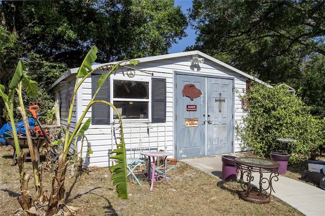 616 Third Ave, Lady Lake, FL 32159 - view of outbuilding with an outbuilding
