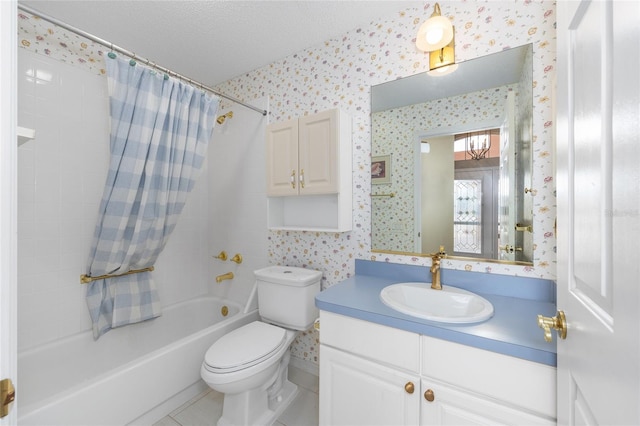 full bath with vanity, shower / bath combo, toilet, and wallpapered walls