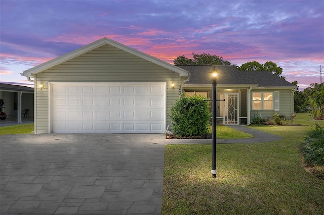 ranch-style house featuring driveway and a front lawn