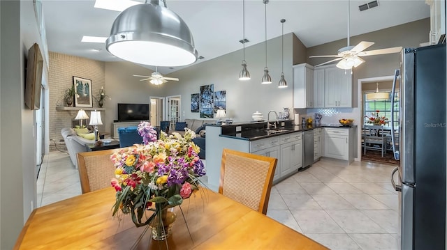 kitchen featuring a sink, appliances with stainless steel finishes, ceiling fan, and visible vents