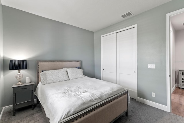 bedroom featuring baseboards, carpet, a closet, and visible vents