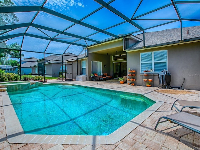 3775 Brantley Place Cir, Apopka, FL 32703 - view of pool featuring a patio area, a pool with connected hot tub, and glass enclosure