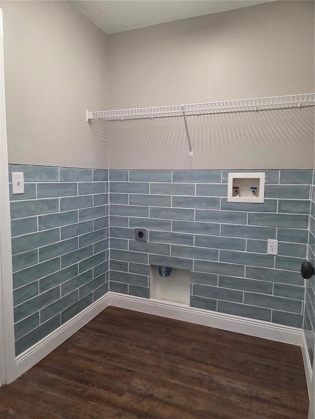 clothes washing area featuring electric dryer hookup, dark wood-style floors, hookup for a washing machine, and baseboards