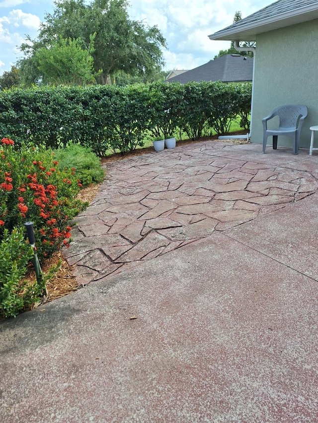 2750 Coral Reef Way, Tavares, FL 32778 - view of patio / terrace