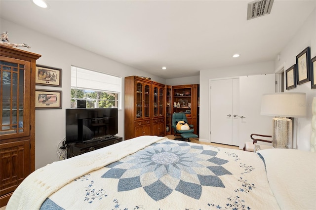 bedroom featuring recessed lighting, visible vents, and a closet