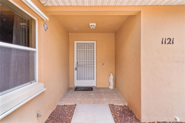entrance to property with stucco siding