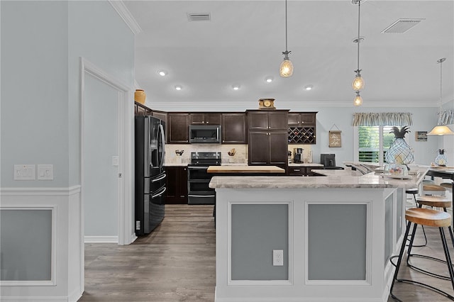 3433 Nestlebranch Ave, The Villages, FL 32163 - kitchen with visible vents, crown molding, and stainless steel appliances