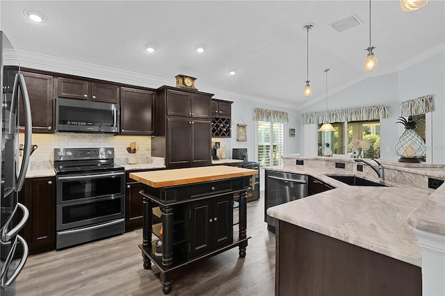 3433 Nestlebranch Ave, The Villages, FL 32163 - kitchen featuring crown molding, a center island with sink, stainless steel appliances, and a sink