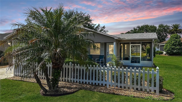 1070 Pinewood Pl, The Villages, FL 32162 - view of front of property featuring a sunroom