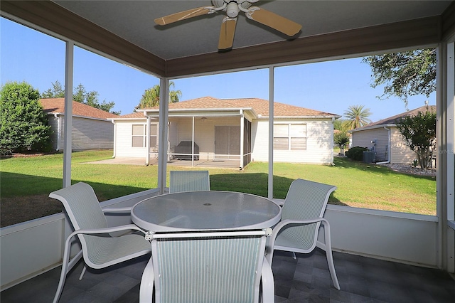 1070 Pinewood Pl, The Villages, FL 32162 - sunroom with ceiling fan and outdoor dining space
