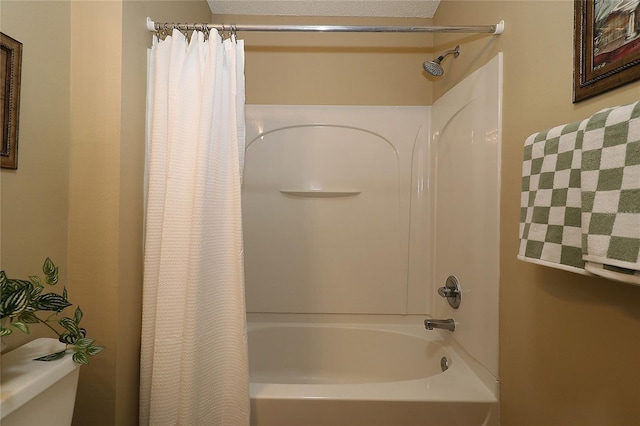 1070 Pinewood Pl, The Villages, FL 32162 - bathroom with shower / bath combination with curtain and toilet
