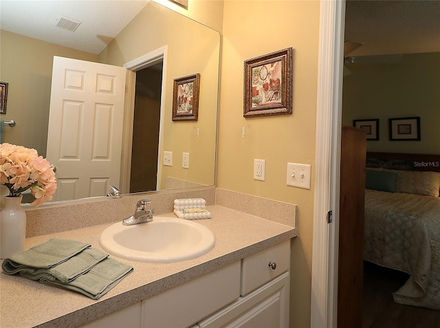 1070 Pinewood Pl, The Villages, FL 32162 - bathroom with vanity and ensuite bathroom