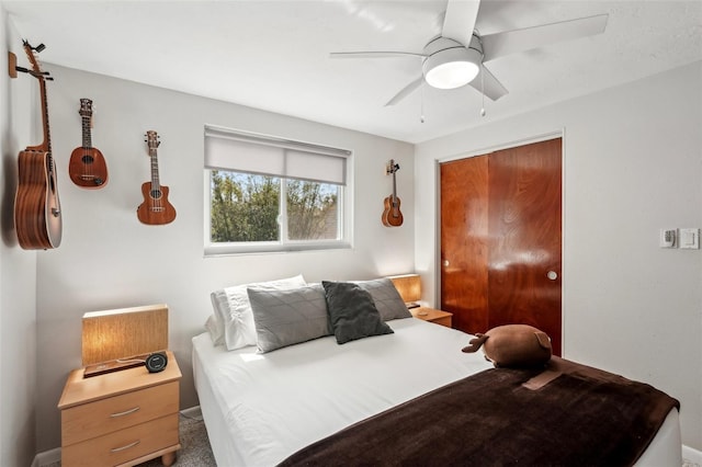 4125 Worcester Rd, Sarasota, FL 34231 - bedroom featuring a ceiling fan