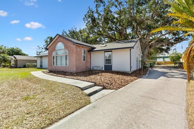307 Water Shore Dr, Leesburg, FL 34748 - photo 2