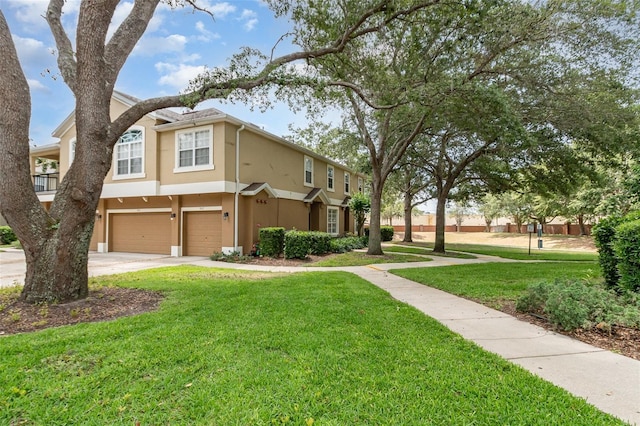 866 Ashworth Overlook Dr Unit B, Apopka, FL 32712 - view of front facade featuring stucco siding, a garage, a front yard, and driveway