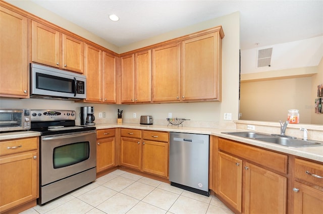 866 Ashworth Overlook Dr Unit B, Apopka, FL 32712 - kitchen with stainless steel appliances, a sink, light tile patterned flooring, light countertops, and recessed lighting