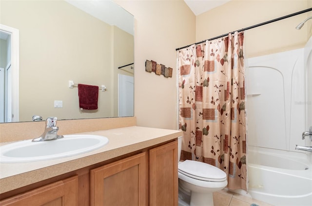 866 Ashworth Overlook Dr Unit B, Apopka, FL 32712 - full bath featuring toilet, tile patterned floors, shower / tub combo with curtain, and vanity