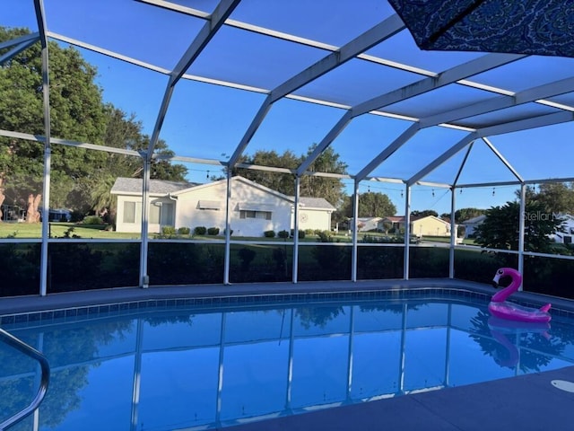 17819 SE 105th Ct, Summerfield, FL 34491 - swimming pool with glass enclosure