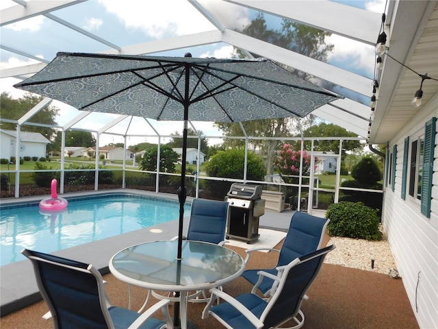 17819 SE 105th Ct, Summerfield, FL 34491 - swimming pool featuring a lanai, a patio, and outdoor dining area