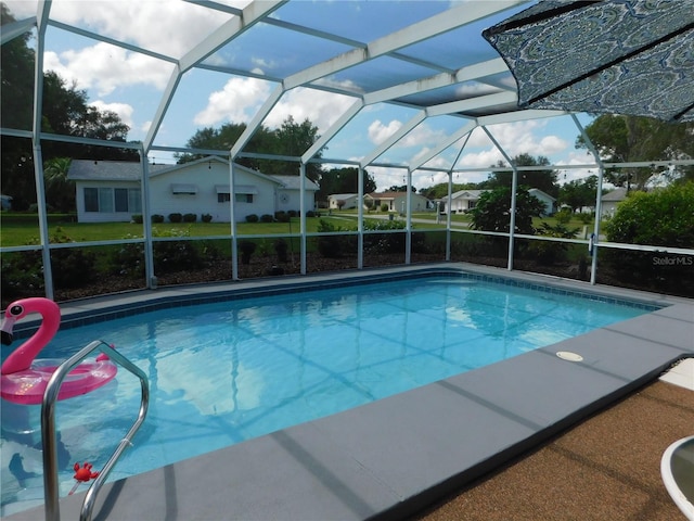 17819 SE 105th Ct, Summerfield, FL 34491 - swimming pool featuring a lanai and a residential view