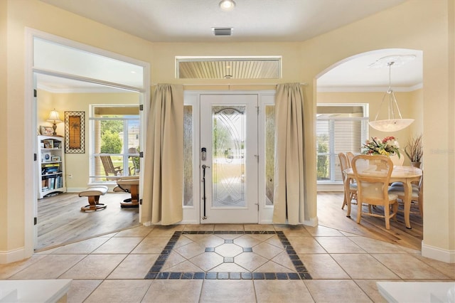 10465 SE 41st Ter, Belleview, FL 34420 - foyer entrance featuring arched walkways, baseboards, and ornamental molding
