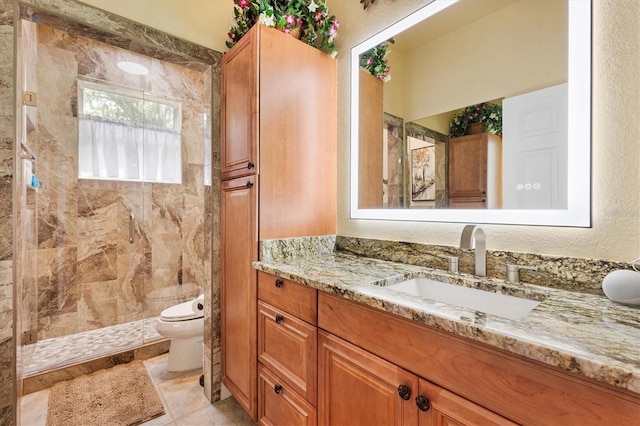 10465 SE 41st Ter, Belleview, FL 34420 - bathroom featuring toilet, a tile shower, and vanity
