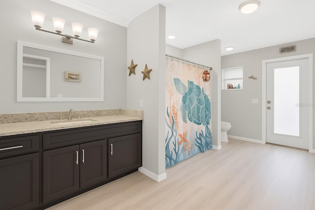 12512 Lake Ridge Cir, Clermont, FL 34711 - full bathroom featuring wood finished floors, vanity, and a shower with shower curtain