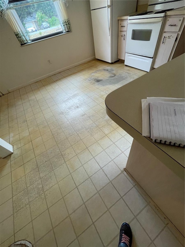 2421 Centennial Blvd, Leesburg, FL 34748 - kitchen with white appliances and baseboards