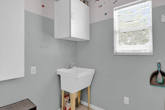 8932 SE 168th Sedgwick Pl, The Villages, FL 32162 - laundry area with baseboards