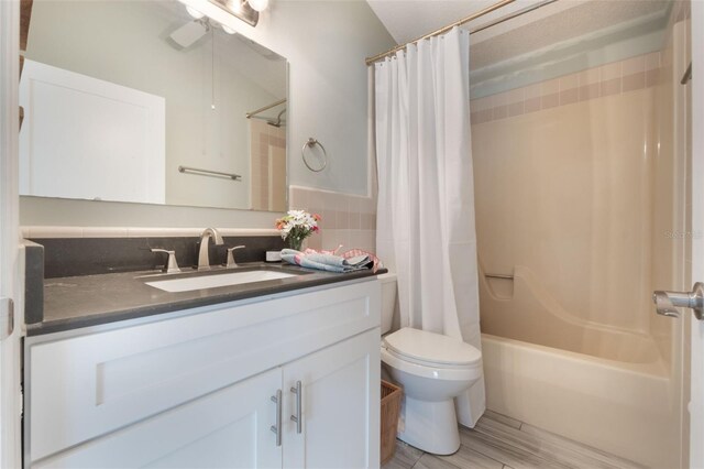 12401 Blue Heron Way, Leesburg, FL 34788 - bathroom featuring toilet, vanity, ceiling fan, shower / tub combo, and wood finished floors