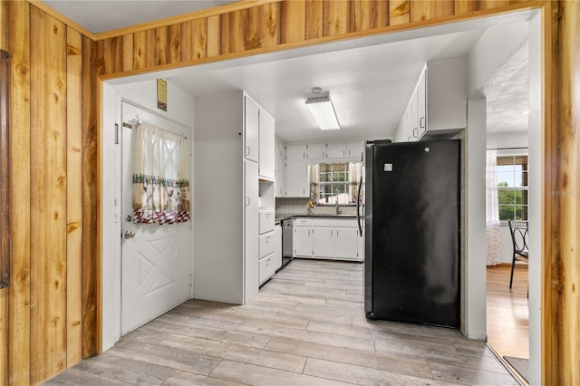 800 Jefferis Ct, Eustis, FL 32726 - kitchen featuring stainless steel appliances, healthy amount of natural light, white cabinets, and light wood finished floors