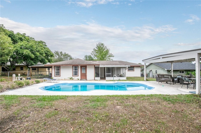 800 Jefferis Ct, Eustis, FL 32726 - view of swimming pool with a sunroom, a patio area, and fence