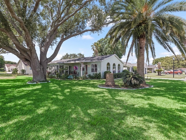 1202 Del Toro Dr, Lady Lake, FL 32159 - ranch-style house featuring a front lawn