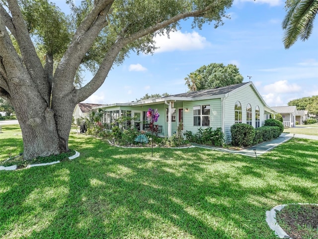 1202 Del Toro Dr, Lady Lake, FL 32159 - ranch-style home with a front yard