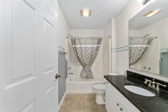 403 Duarte Ln, The Villages, FL 32159 - full bathroom with toilet, shower / bath combo, vanity, baseboards, and a textured ceiling
